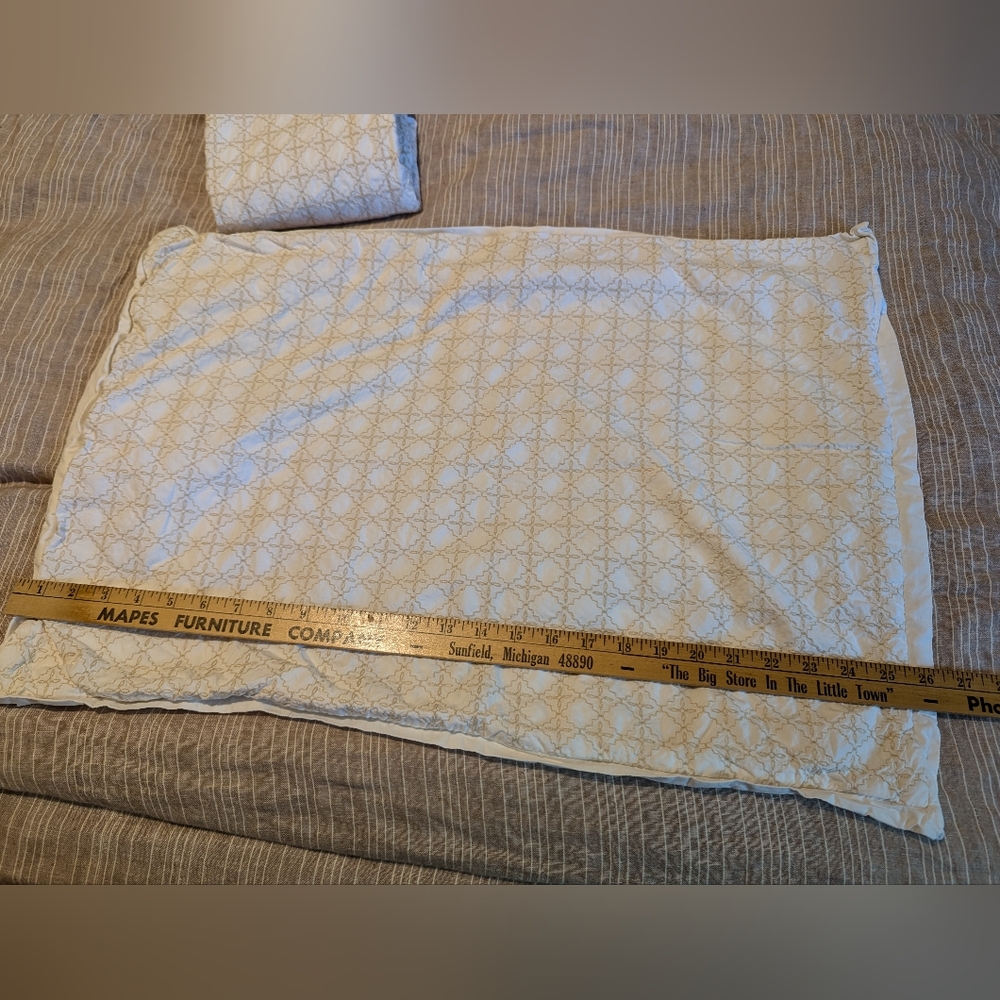 Martha Stewart Collection Embroidered Tile Ikebana Shams pair 20in X 28in pillow - Picture 4 of 8